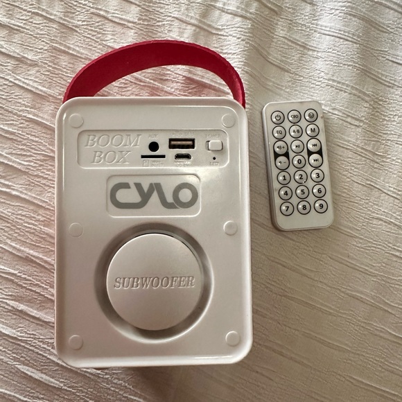 CYLO Retro Bluetooth Boom Box Speaker W/ FM Reception, Mic & Marble-style Finish - Picture 4 of 8